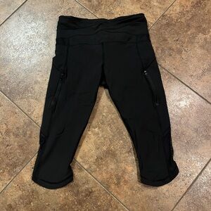 Lululemon Black Capri Leggings‎ with Zipper Pockets Size 6